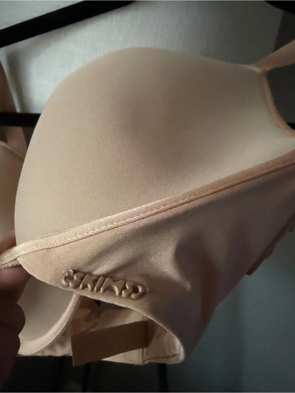 Skims Weightless Demi Bra - Picture 3 of 5